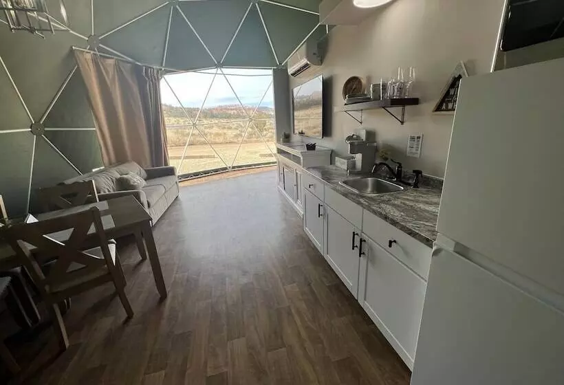 Hotelli Bryce Glamp And Camp