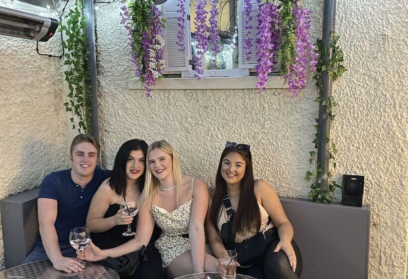 בית מלון כפרי Commercial