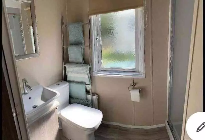 Hotelli Stunning Lodge In A Nice Area, Saint Leonards