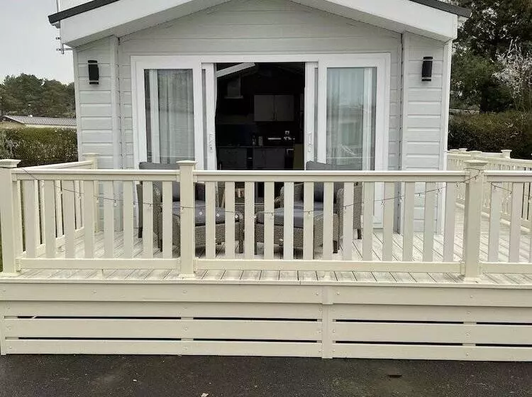 Hotelli Stunning Lodge In A Nice Area, Saint Leonards