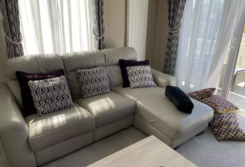 Hotelli Stunning Lodge In A Nice Area, Saint Leonards