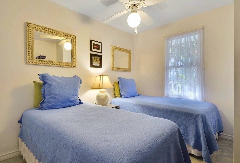 Lavender Jungle By Avantstay Great Location W/ Patio & Shared Pool! Week Long Stays Only