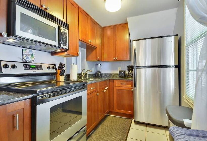 Lavender Jungle By Avantstay Great Location W/ Patio & Shared Pool! Week Long Stays Only