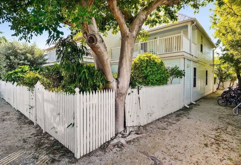 Lavender Jungle By Avantstay Great Location W/ Patio & Shared Pool! Week Long Stays Only