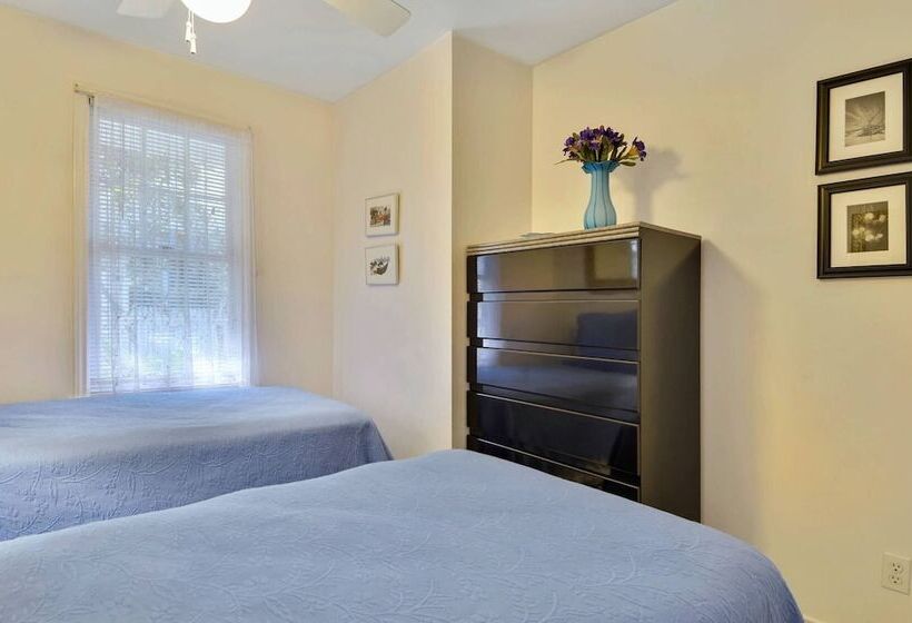 Lavender Jungle By Avantstay Great Location W/ Patio & Shared Pool! Week Long Stays Only