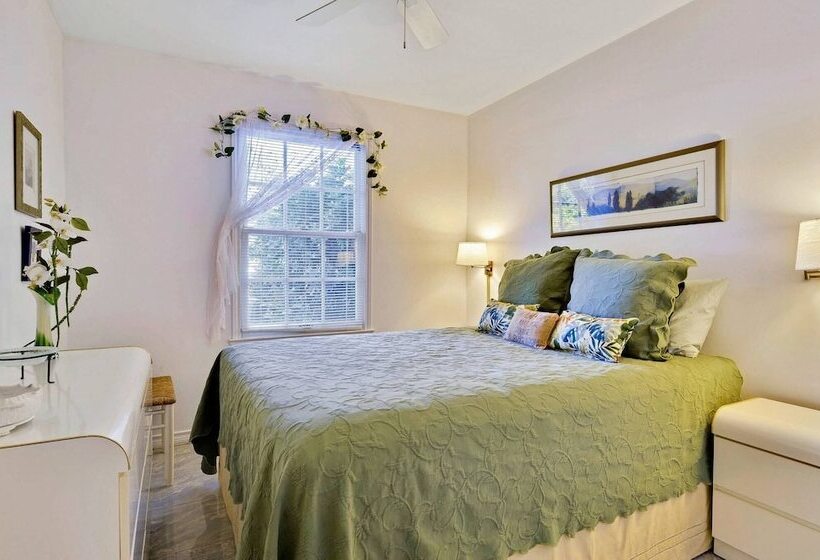 Lavender Jungle By Avantstay Great Location W/ Patio & Shared Pool! Week Long Stays Only