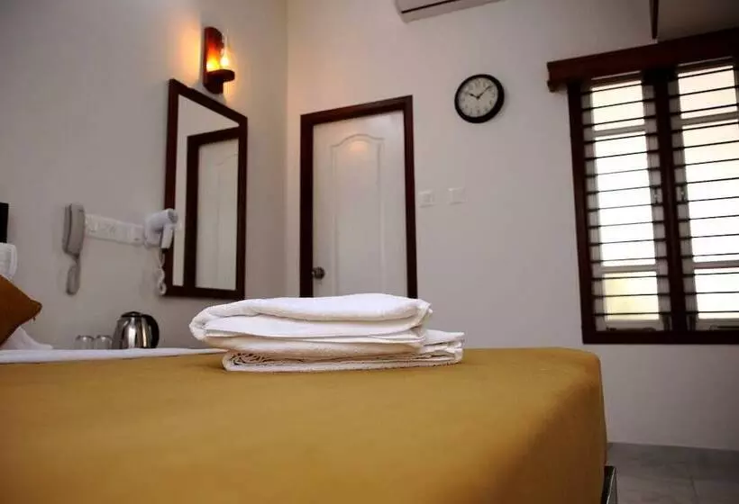 ペンション Roscotel Shara Inn Pondicherry