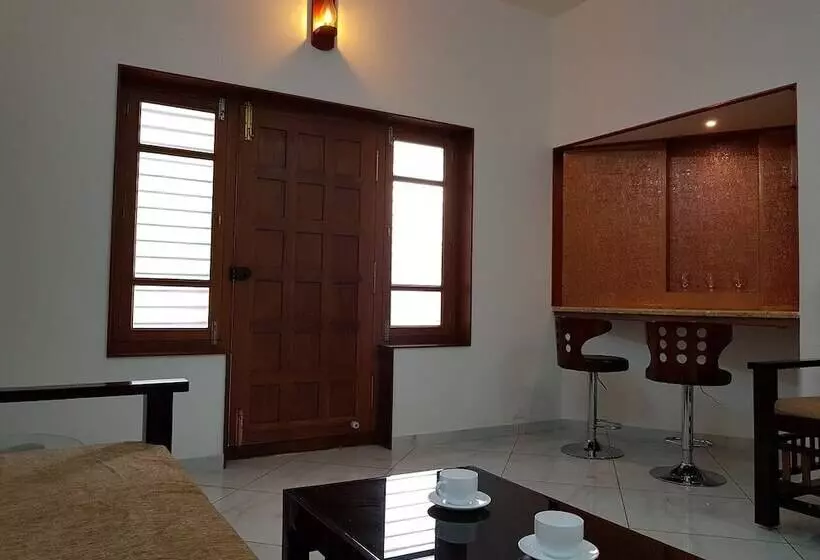 ペンション Roscotel Shara Inn Pondicherry