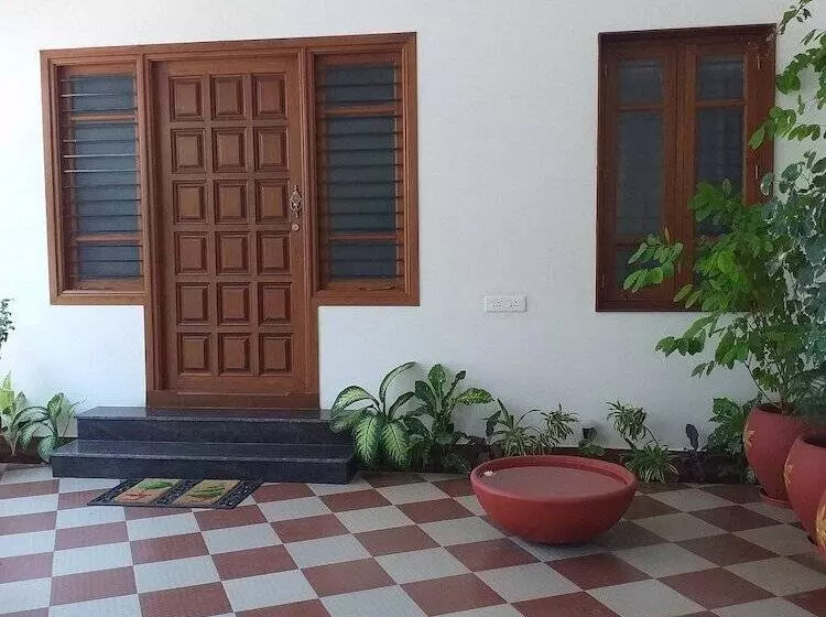 ペンション Roscotel Shara Inn Pondicherry