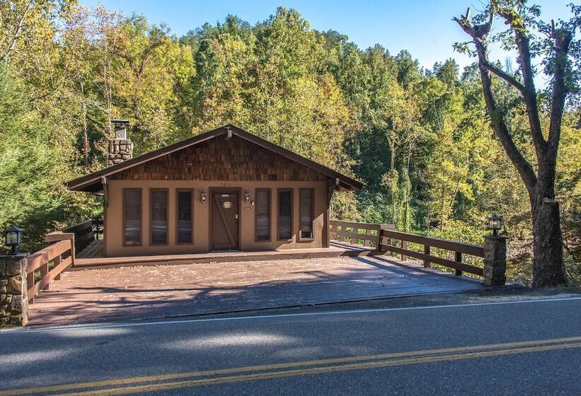 Rays Chalet Unique And Cozy Riverfront Home!