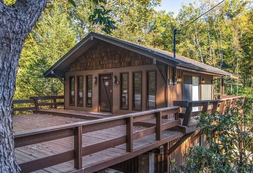 Rays Chalet Unique And Cozy Riverfront Home!