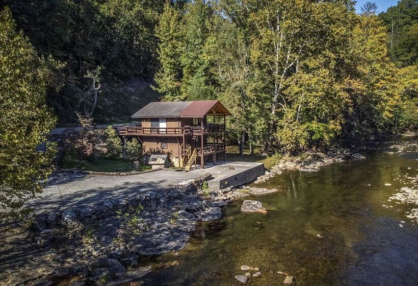 Rays Chalet Unique And Cozy Riverfront Home!