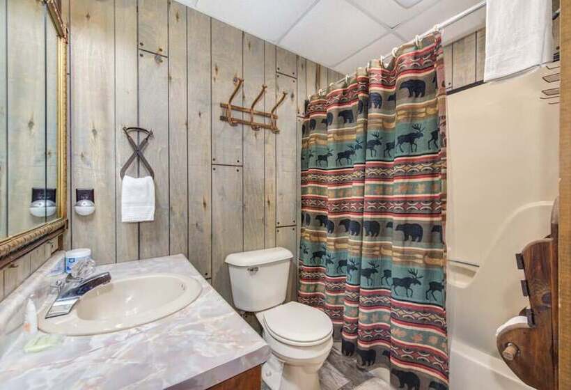 Rays Chalet Unique And Cozy Riverfront Home!