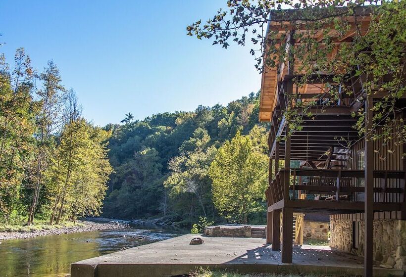 Rays Chalet Unique And Cozy Riverfront Home!