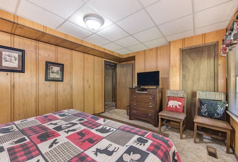 Rays Chalet Unique And Cozy Riverfront Home!