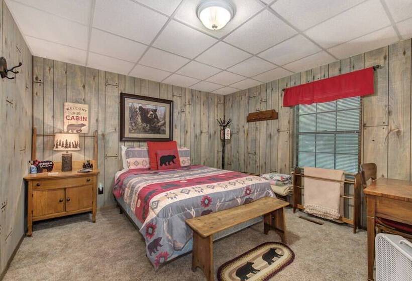 Rays Chalet Unique And Cozy Riverfront Home!