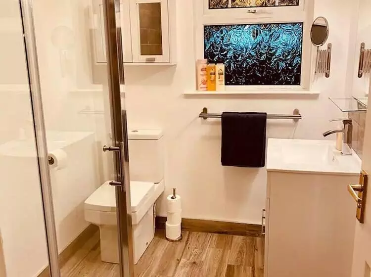 Residenssi Beautiful 3 Bed House In Londonderry