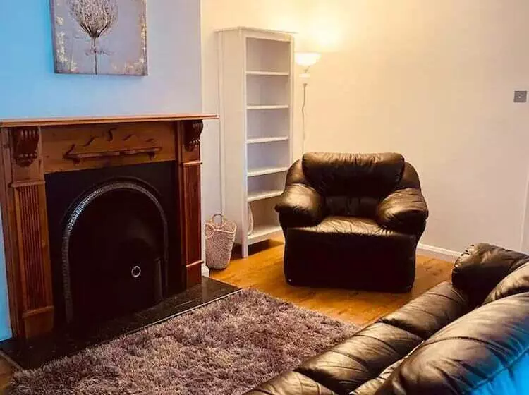 Residenssi Beautiful 3 Bed House In Londonderry