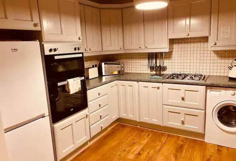 Residenssi Beautiful 3 Bed House In Londonderry