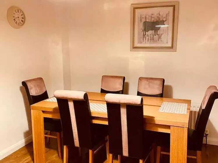 Residenssi Beautiful 3 Bed House In Londonderry