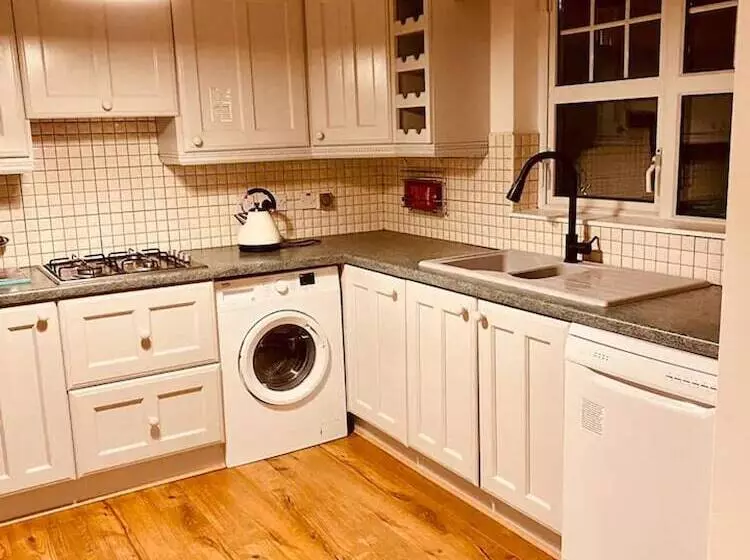 Residenssi Beautiful 3 Bed House In Londonderry