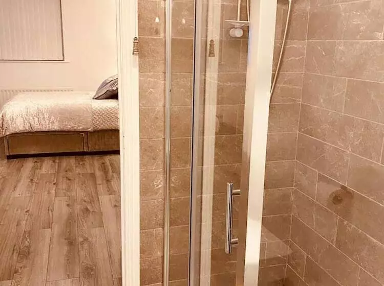 Residenssi Beautiful 3 Bed House In Londonderry