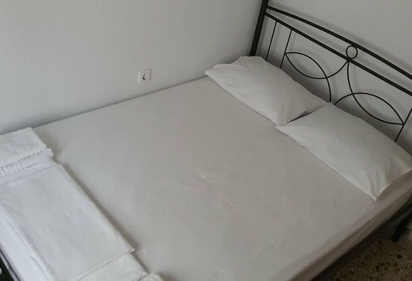 レジデンス Charming 3 Bed House In Tyros