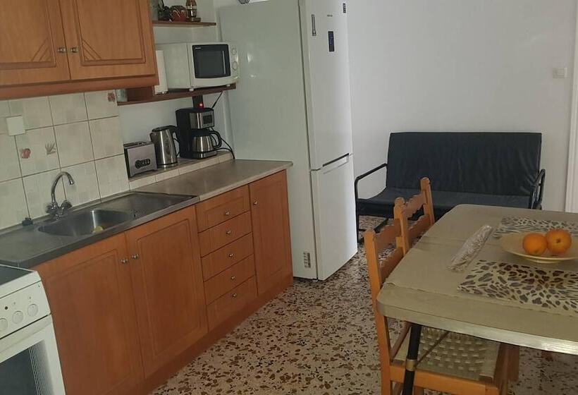 レジデンス Charming 3 Bed House In Tyros