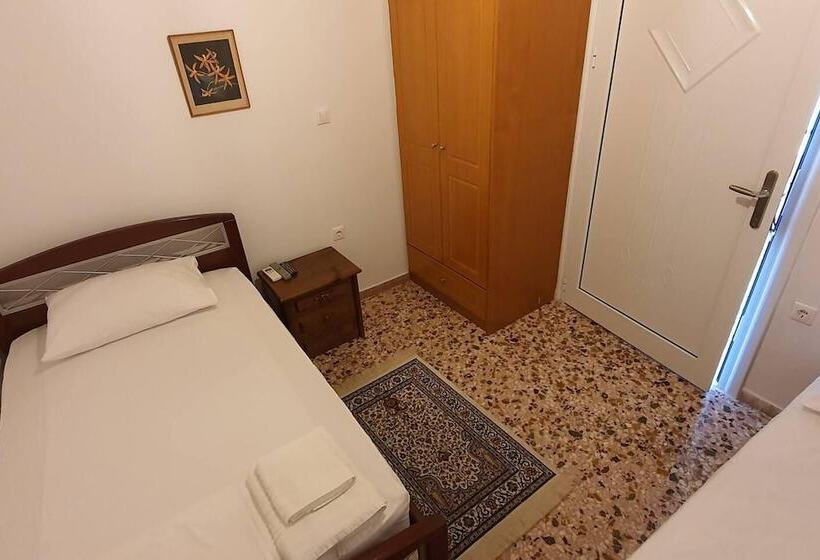 レジデンス Charming 3 Bed House In Tyros