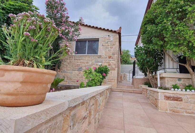 レジデンス Charming 3 Bed House In Tyros