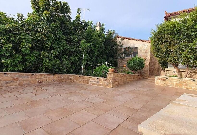 レジデンス Charming 3 Bed House In Tyros