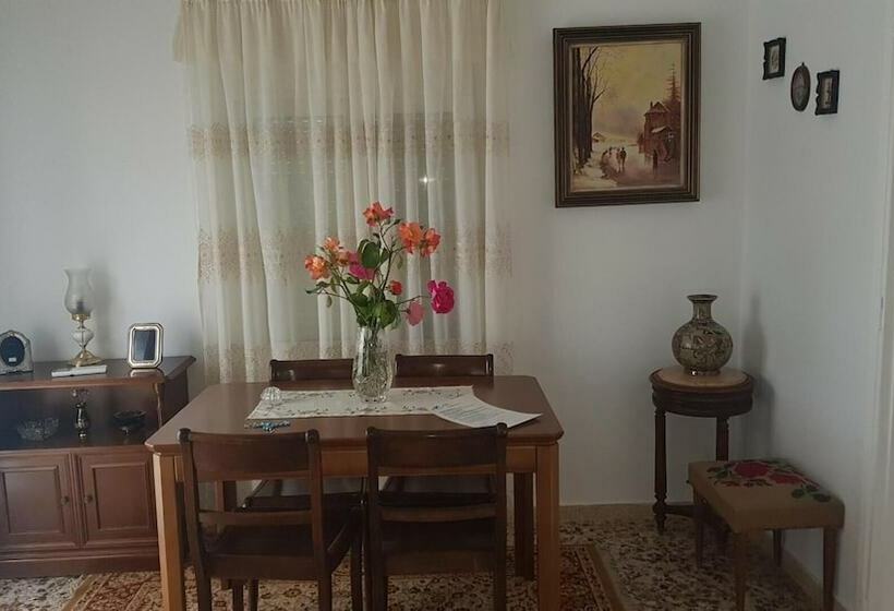 レジデンス Charming 3 Bed House In Tyros