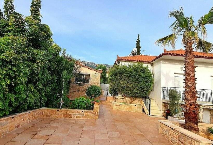 レジデンス Charming 3 Bed House In Tyros