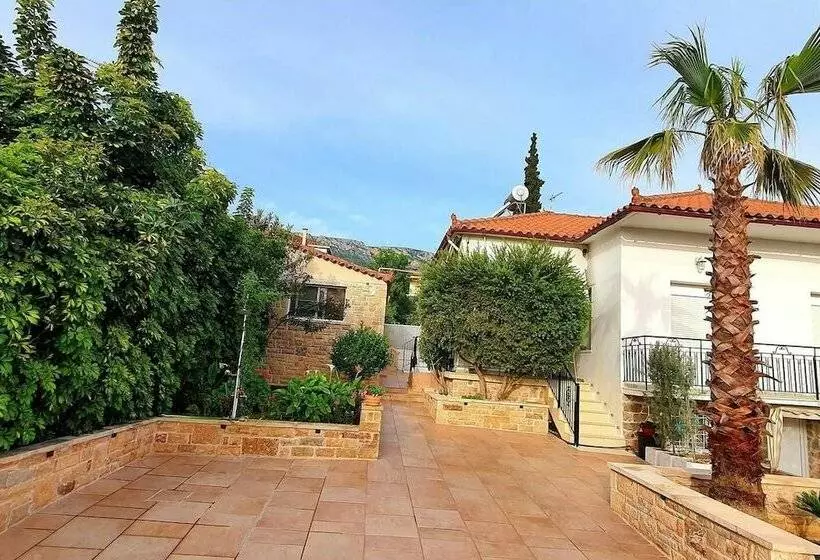 レジデンス Charming 3 Bed House In Tyros