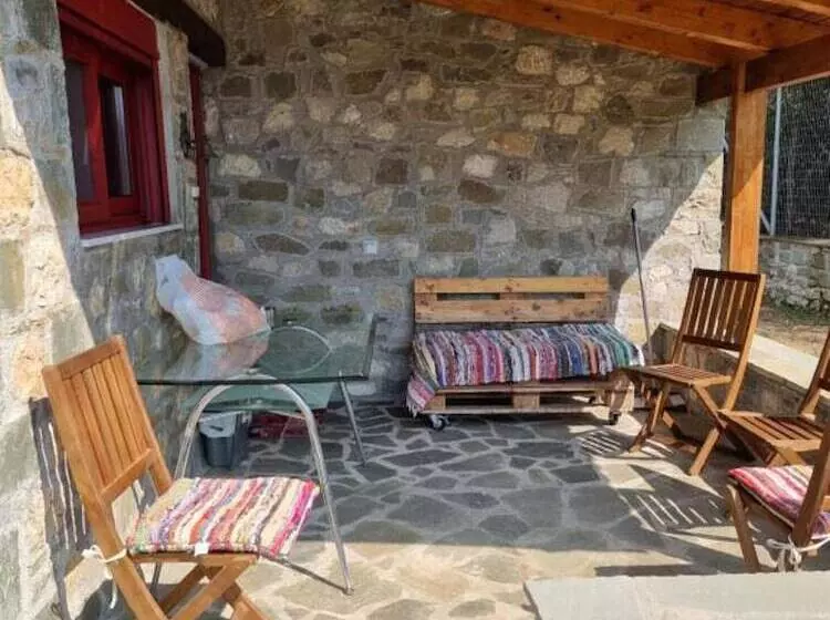 レジデンス House With Big Garden And Barbeque In Nature