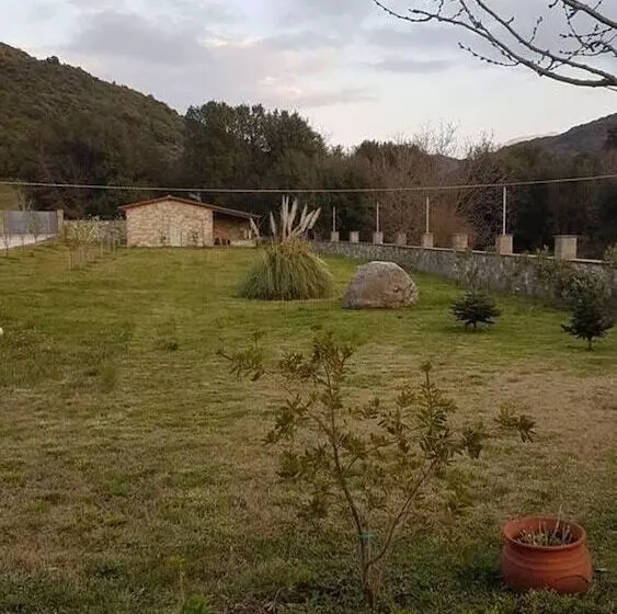レジデンス House With Big Garden And Barbeque In Nature