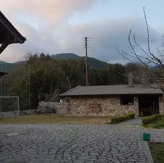 レジデンス House With Big Garden And Barbeque In Nature