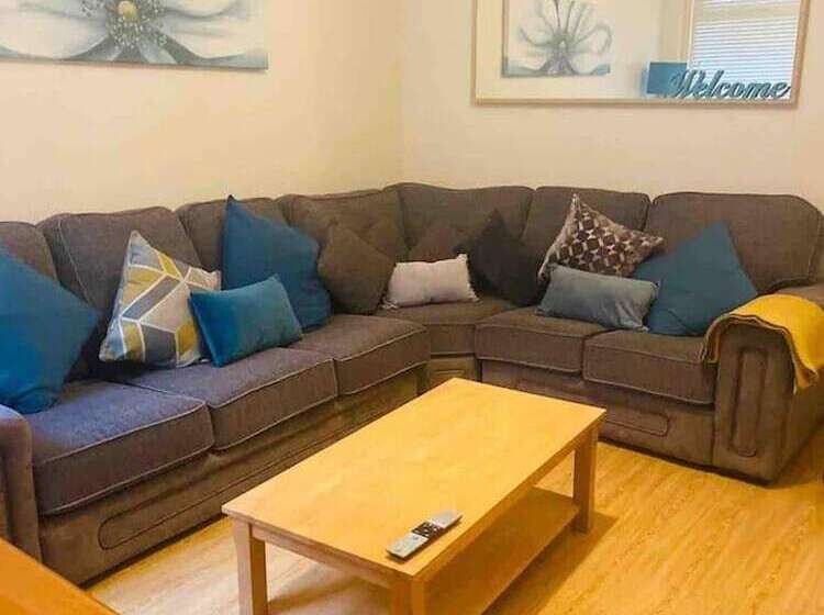 Rezydencja Immaculate 6 Bed House In Coventry