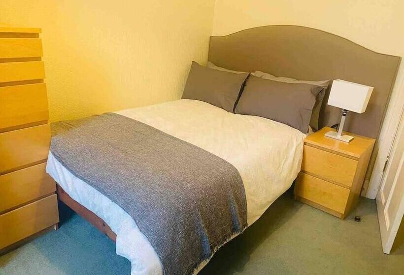 Rezydencja Immaculate 6 Bed House In Coventry