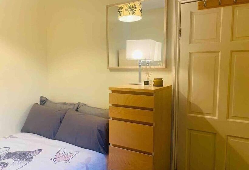 Rezydencja Immaculate 6 Bed House In Coventry