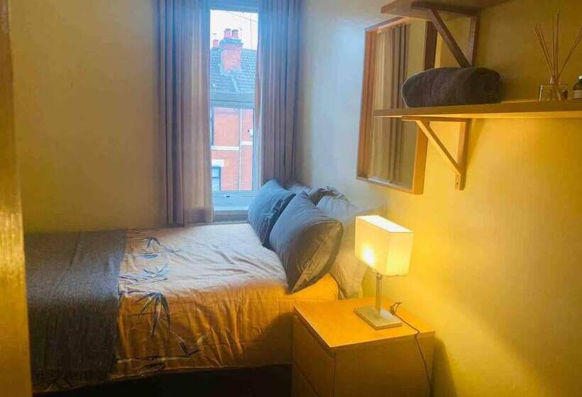 Rezydencja Immaculate 6 Bed House In Coventry