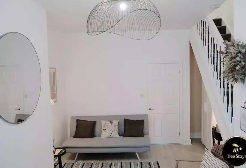 Residenssi Pickmere House  An Oasis Near Town Centre