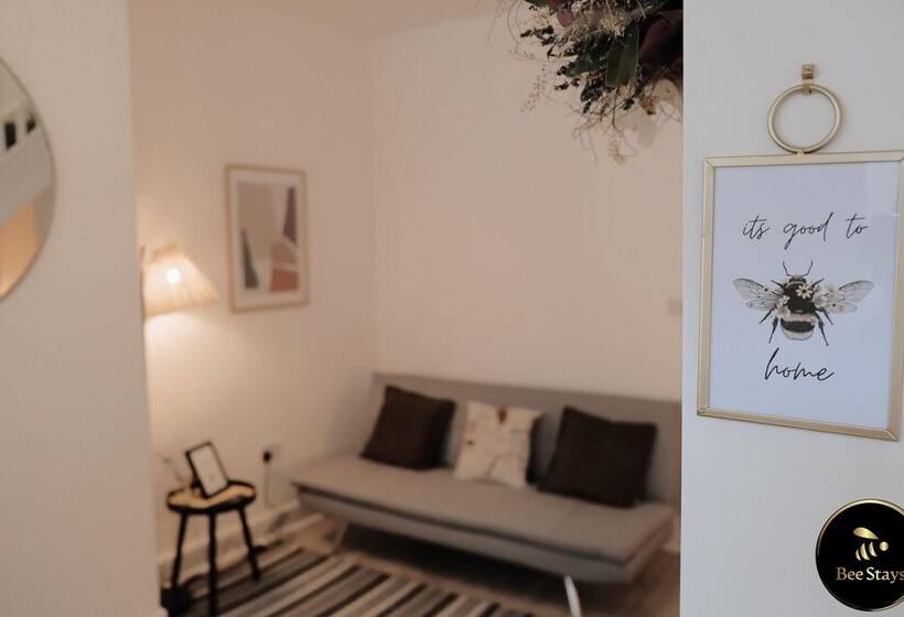 레지던스 Pickmere House  An Oasis Near Town Centre