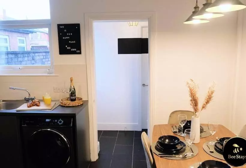 Residenssi Pickmere House  An Oasis Near Town Centre