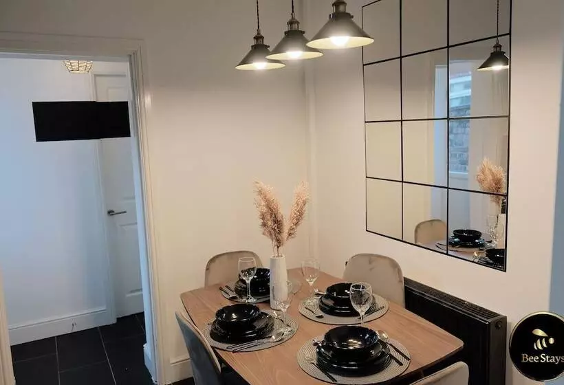 Residenssi Pickmere House  An Oasis Near Town Centre