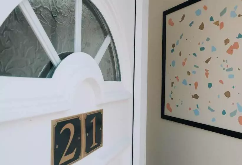 Residenssi Pickmere House  An Oasis Near Town Centre