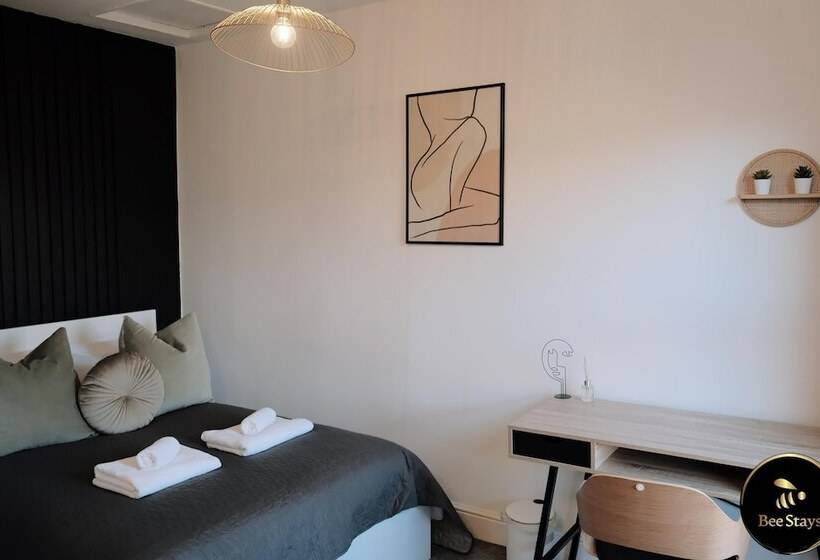 레지던스 Pickmere House  An Oasis Near Town Centre