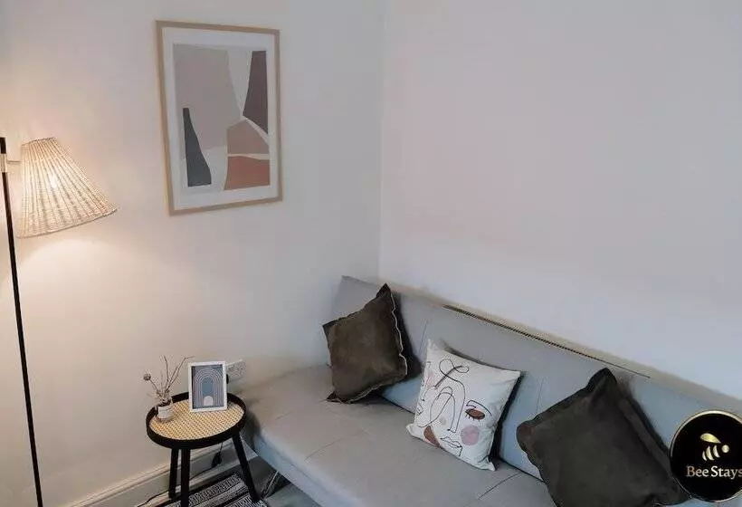 Residenssi Pickmere House  An Oasis Near Town Centre