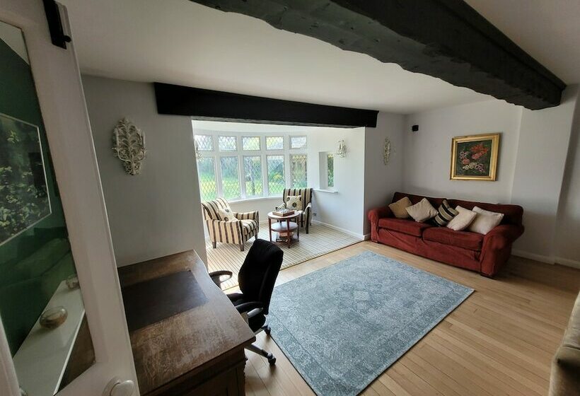 레지던스 Remarkable 7 Bedroom Family House In Farnborough