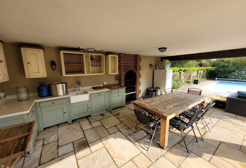 레지던스 Remarkable 7 Bedroom Family House In Farnborough